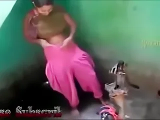 Indian village girl show pussy and interior লুকিয়ে ভাড়াটে আপুর গোসল 2017