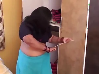 HOT AUNTY CHANGING HER Raiment FOR PLAYINY BASKETBOAL