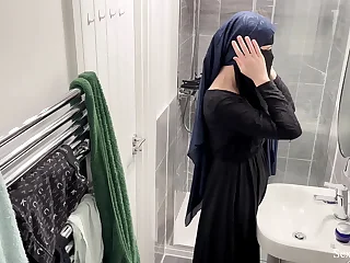 OMG! I didn't gain in value arab girls do that. A hidden cam in my rental chamber caught a Muslim arab girl in hijab masturbating in the shower.